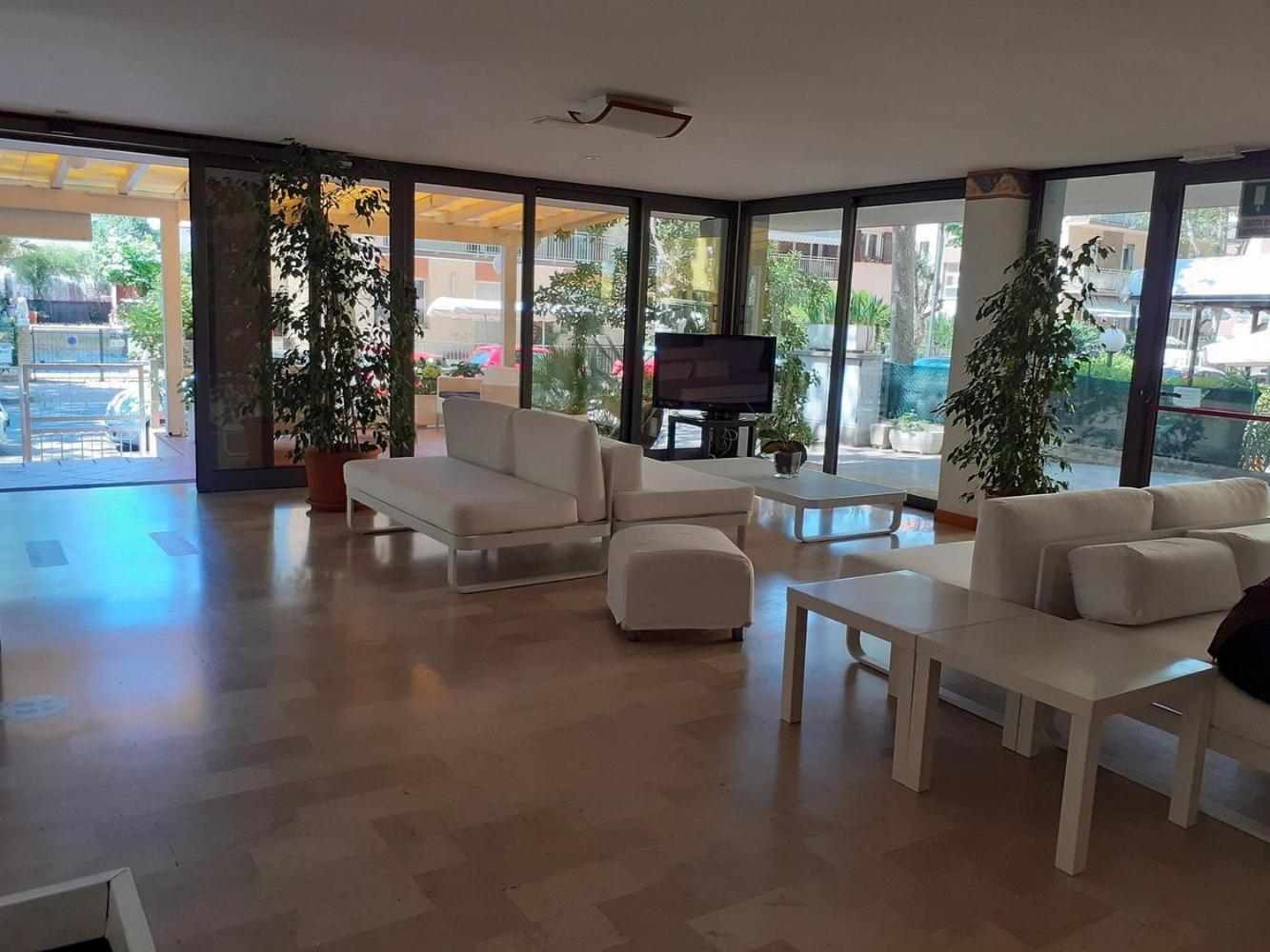 Hotel Ambasciata Cesenatico Exteriör bild