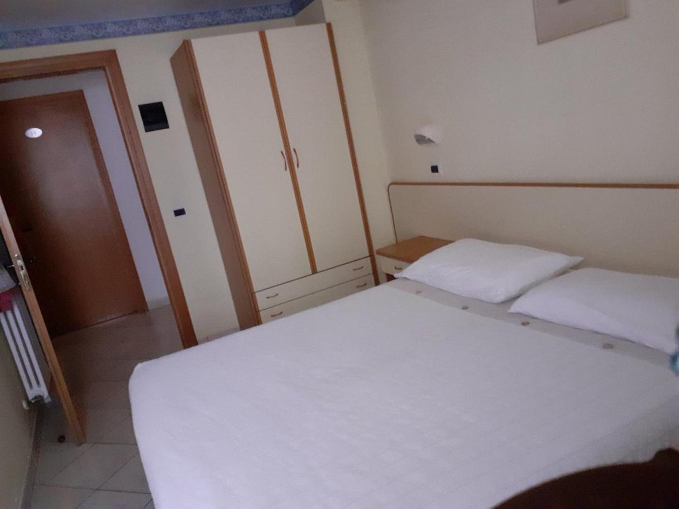 Hotel Ambasciata Cesenatico Exteriör bild